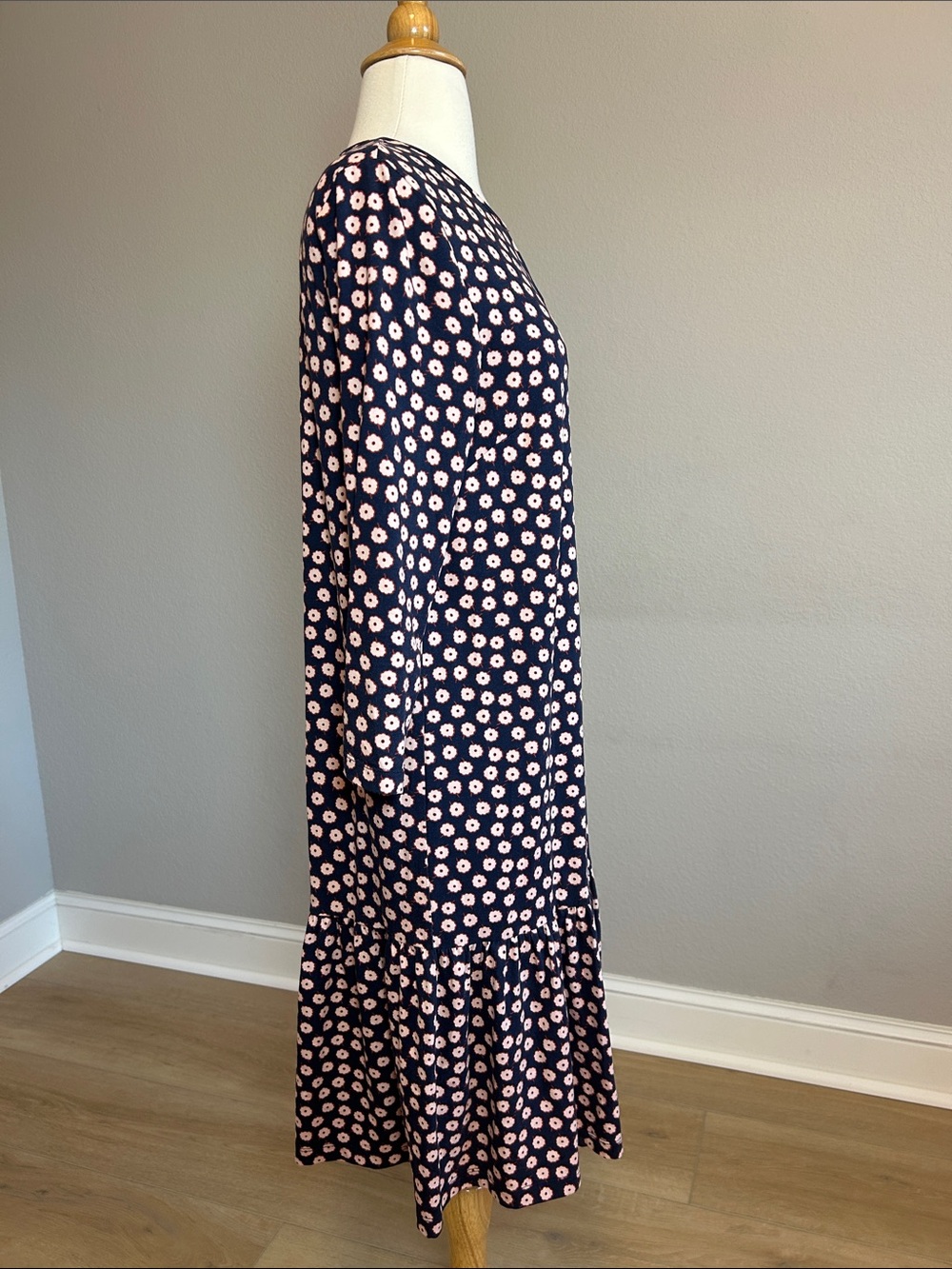 Boden Selena Jersey Knit Dress Size US 8 R Floral Navy Keyhole Neck Peplum Hem - Picture 6 of 16